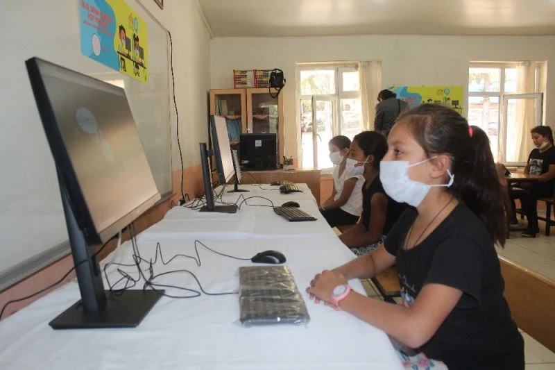 İmamın evinde ders gören öğrenciler için EBA Destek Noktası oluşturuldu
