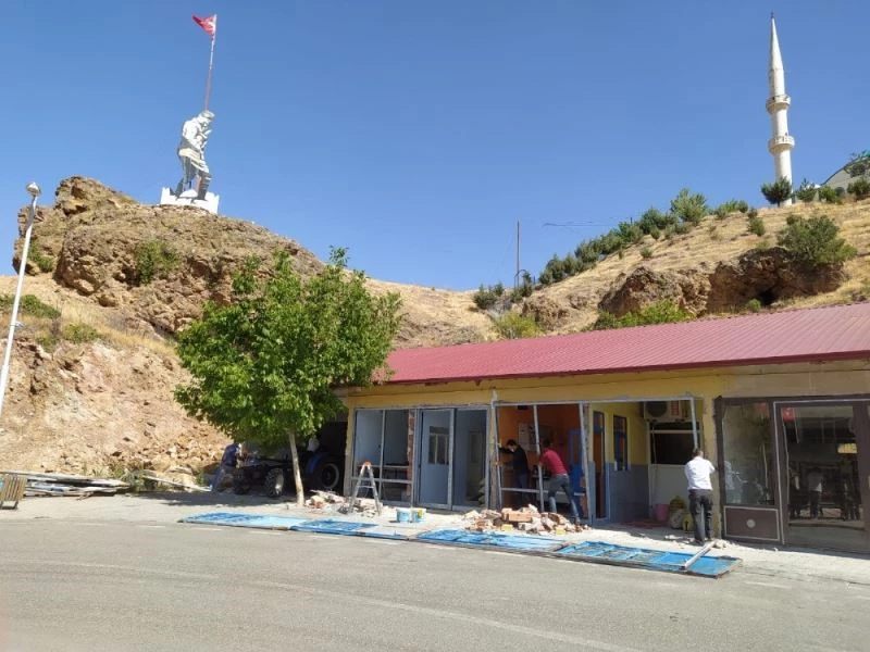 Kuluncak’ta dükkanlara güzel görünüm
