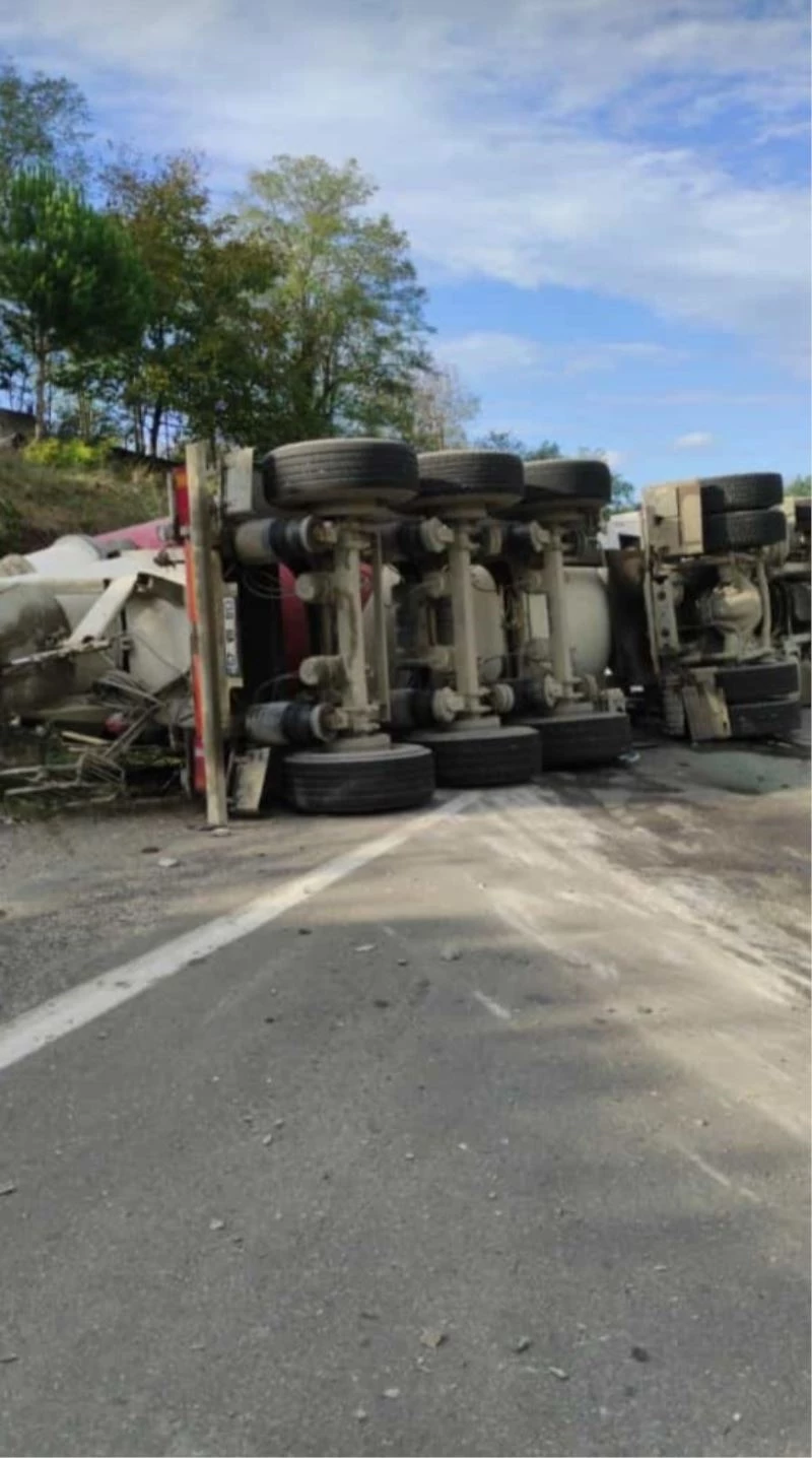 Zonguldak’ta beton mikser devrildi
