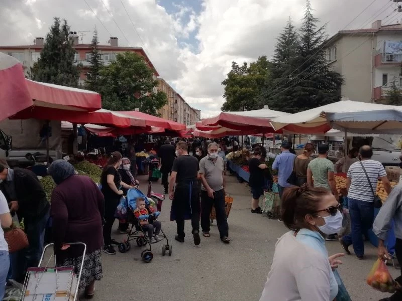 Sosyete pazarında tedbirlere uyan da var uymayan da
