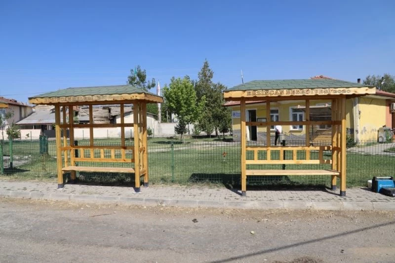 Erzincan’da kullanışsız duraklar modern duraklarla değiştiriliyor
