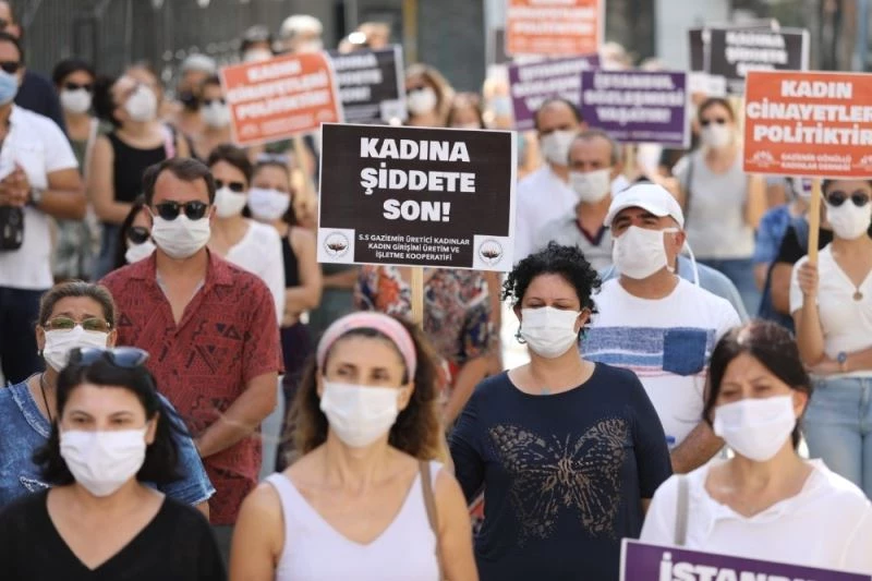 Boşanması aşamasındaki eşin katliamının ardından kadınlardan alkışlı protesto
