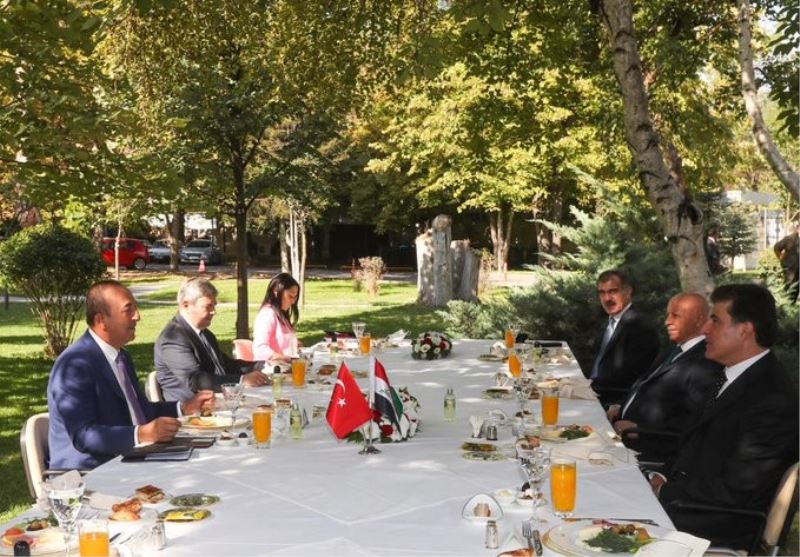 Dışişleri Bakanı Çavuşoğlu, IKBY Başkanı Neçirvan Barzani ve beraberindeki heyet ile görüştü. Bakan Çavuşoğlu, görüşmeye ilişkin, 