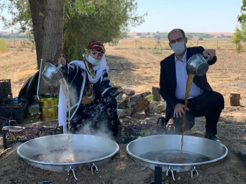 Bismil’de asker ve sağlık çalışanları için bağ bozumu yapıldı
