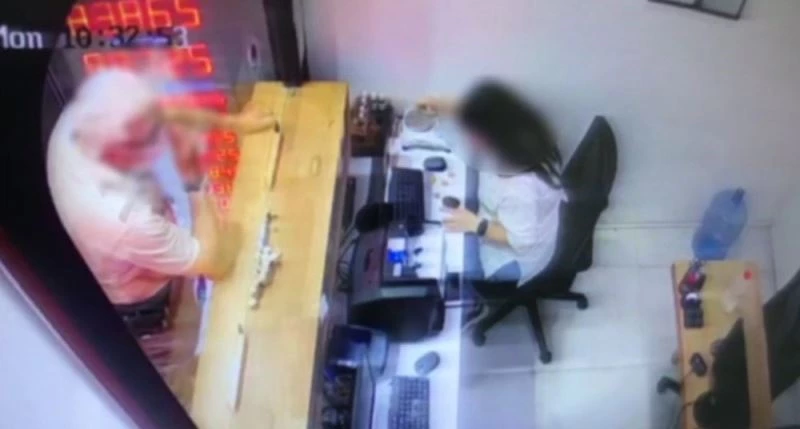 Yaşlı adam döviz bürosuna 100 bin TL’lik sahte altın sattı
