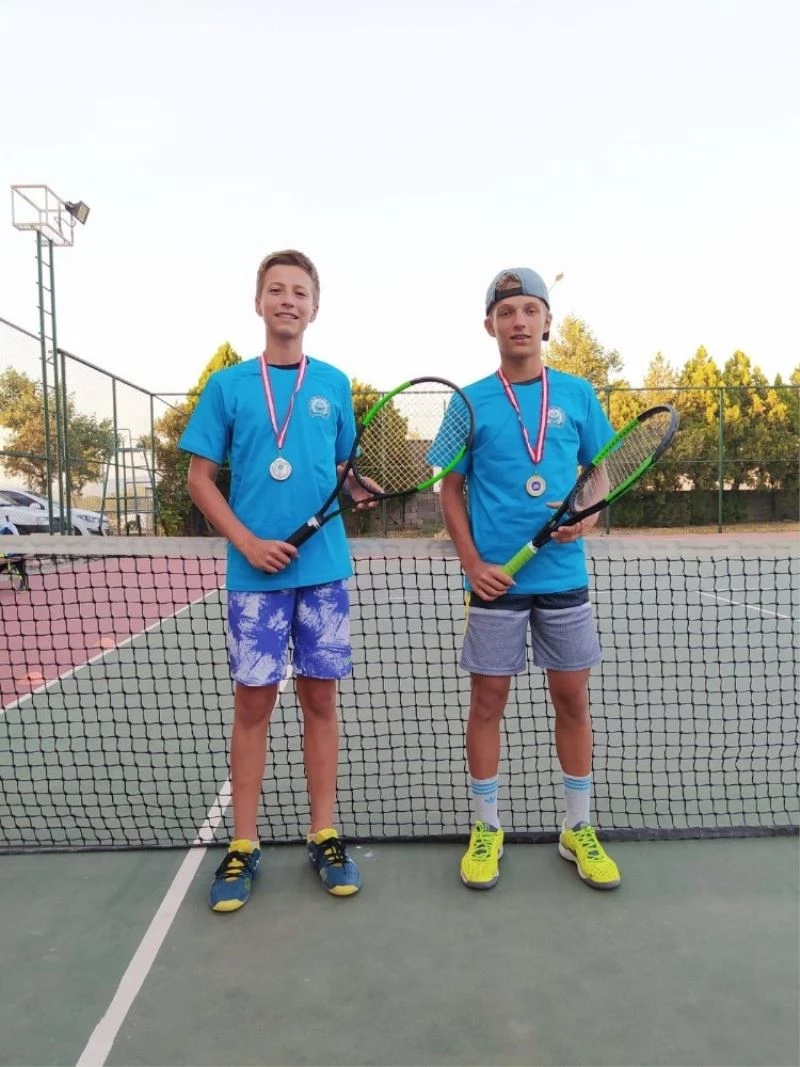 Yıldırımlı raketler rakip tanımıyor
