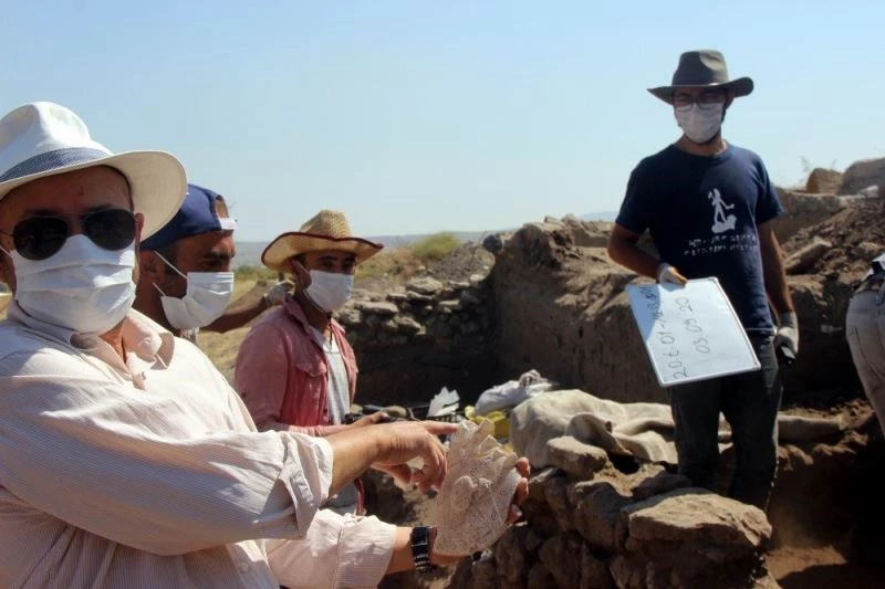 (Özel) 4 bin 300 yıl önceki inanışları yansıtan eserler gün yüzüne çıkıyor
