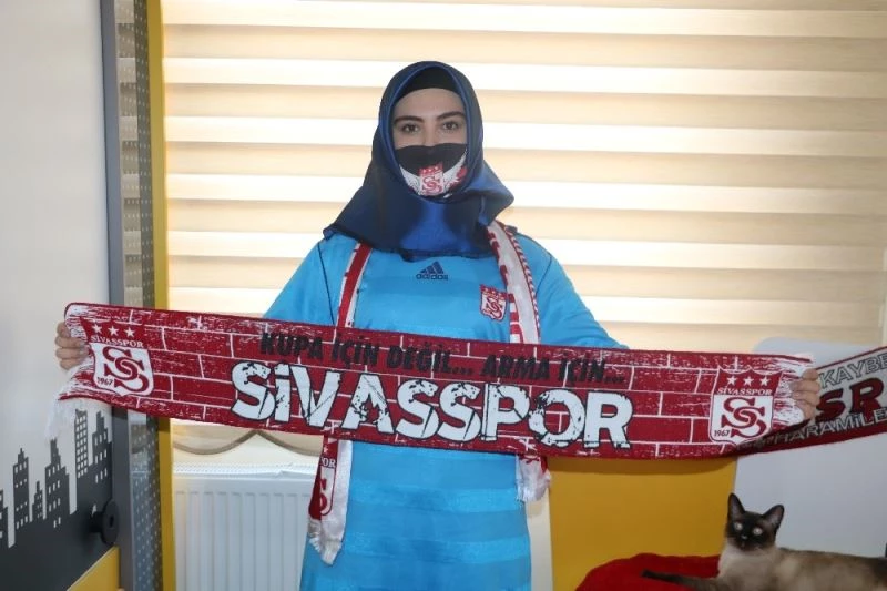 Genç kızın narkozun etkisinde söyledikleri gülümsetti
