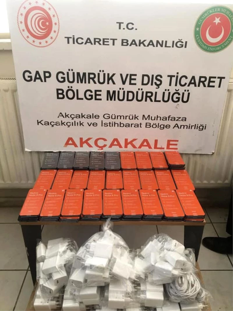 Gümrükte 100 adet kaçak cep telefonu ele geçirildi
