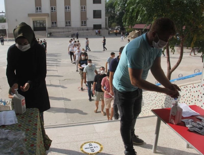 KPSS’ye dezenfektan kullanmadan alınmadı
