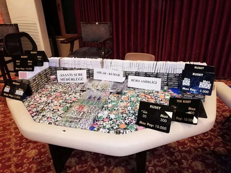 Dışarıdan köy derneği içerisi kumarhane
