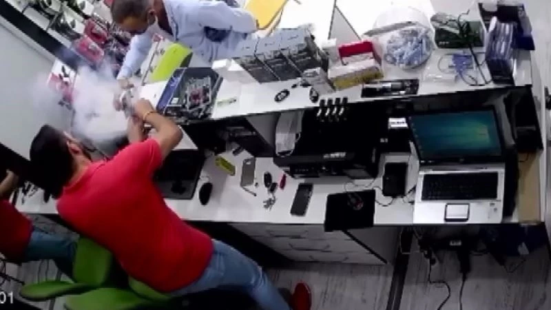 (Özel) Bursa’da lüks telefonun bataryası böyle patladı
