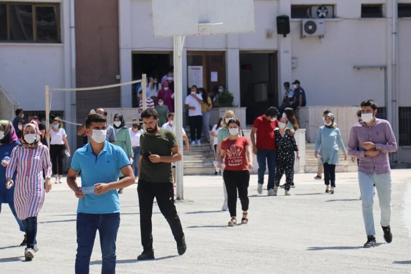 KPSS’ye giren öğrenciler zorlandı
