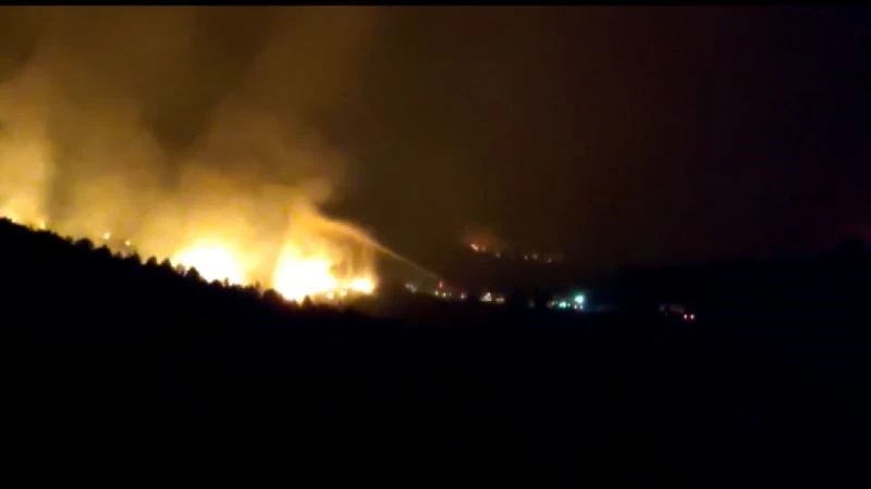 Hatay’da yeniden alevlenen orman yangını sürüyor
