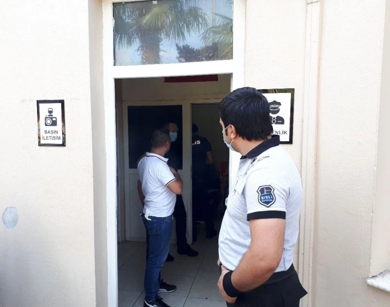 Evlendirme dairesinde para isteyen kişiyi polis gözaltına aldı
