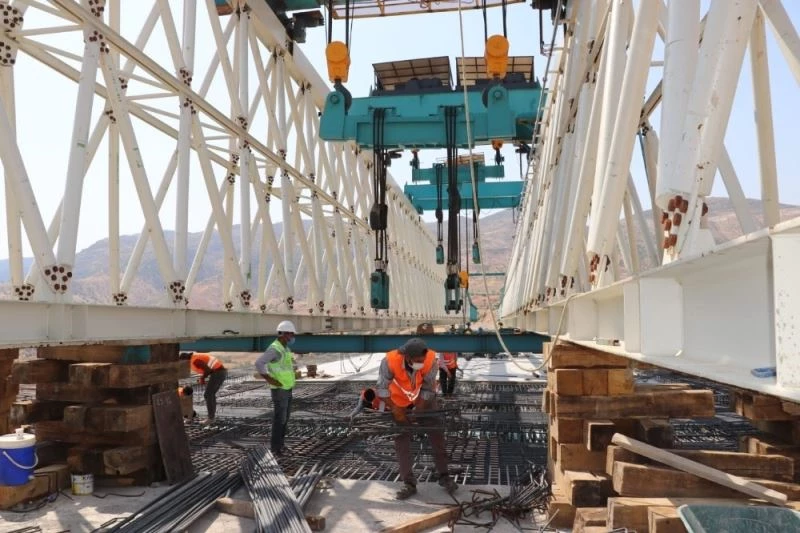 Siirt terörle değil, hizmetle anılıyor
