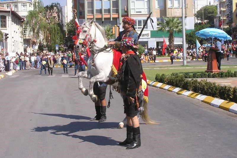 Renkli kutlamalar mazi oldu
