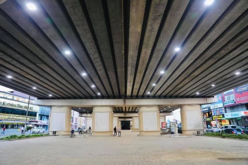 Viyadük altı ışıl ışıl oldu
