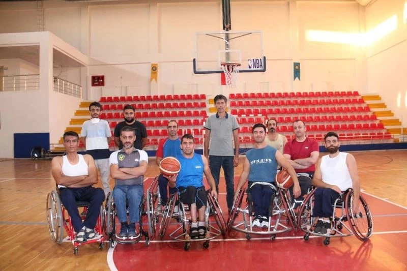 Engelli basketbolcular yöneticilerle buluştu
