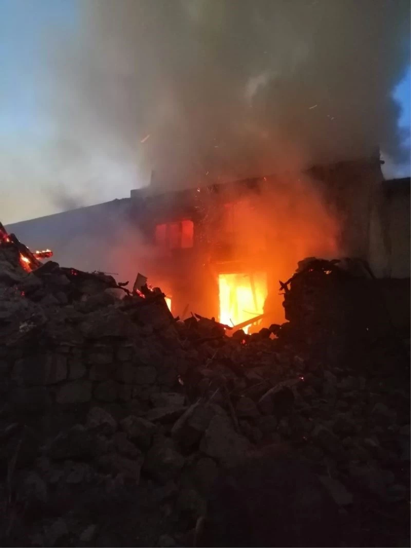 Ekmek yapılmak için yakılan tandırdan yangın çıktı, 13 koyun telef oldu
