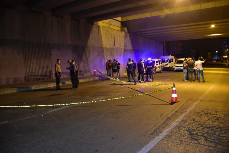 Dolmuş şoföründen sokak ortasında kanlı infaz
