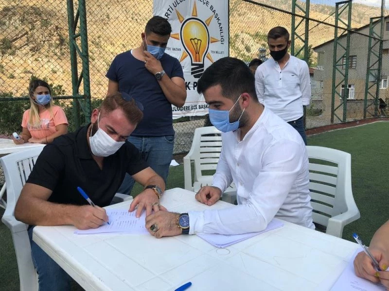 HDP’nin vaatleri boş çıktı, 11 bin nüfuslu ilçede 6 bin kişi AK Parti’ye üye oldu
