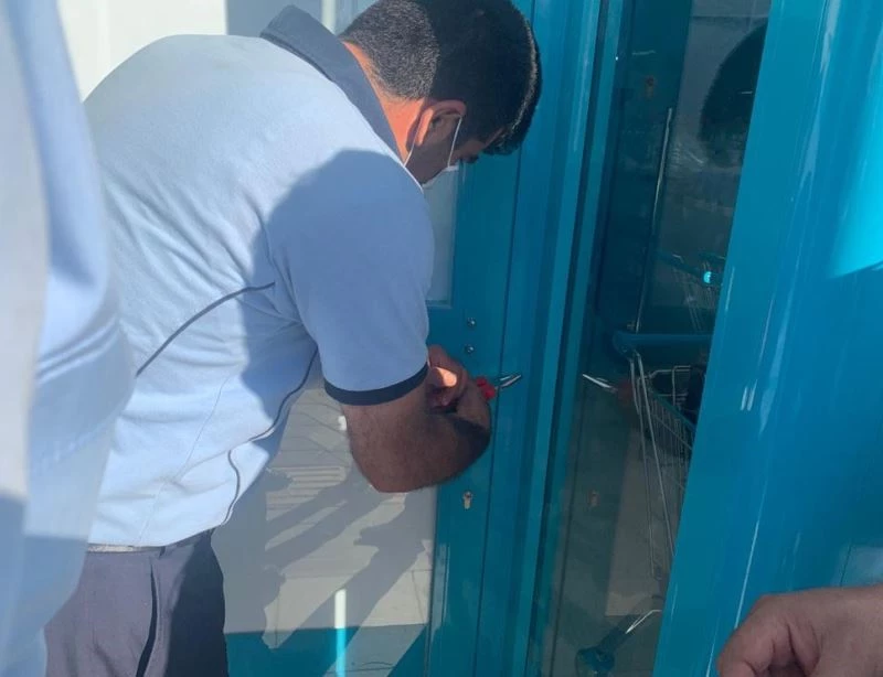 Çalışma ruhsatı olmayan market zincirinin şubesi mühürlendi
