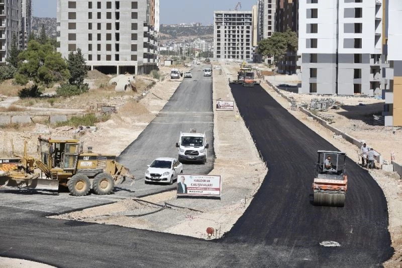 Kepez Sanral’de E Parsel yolları asfaltlanıyor
