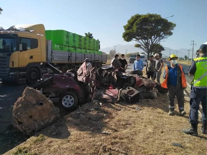 Ortadan ikiye bölünen Tofaş’tan hafif yaralı kurtuldu
