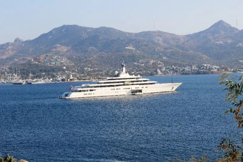 Abramoviç’in yatı limanlara bile sığmadı
