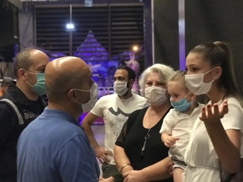 Bursa’da kaçak kına gecesine baskın
