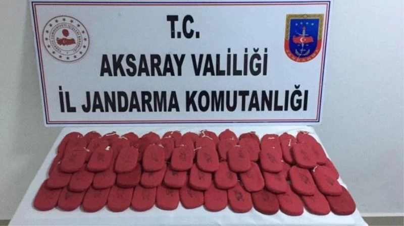 Yabancı uyruklu tacirler jandarmanın operasyonuyla 15 kilo esrarla yakalandı
