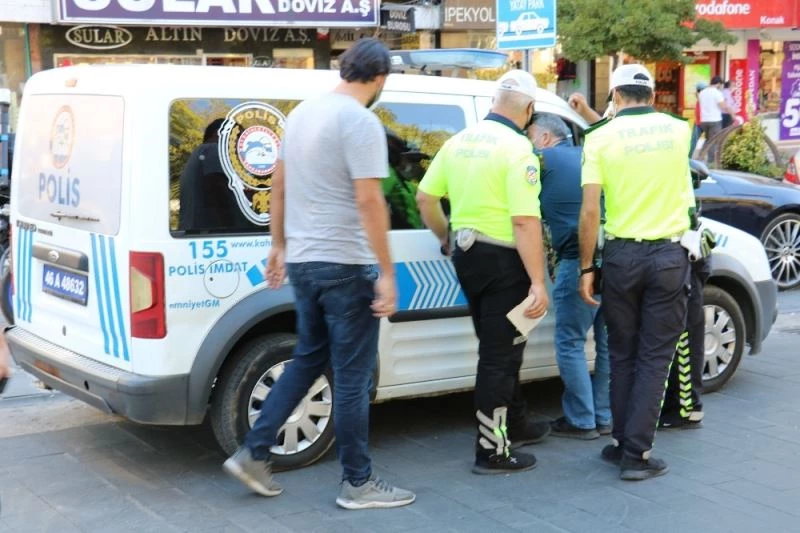 Kahramanmaraş’ta terör suçundan arana şüpheliyi trafik polisleri yakaladı
