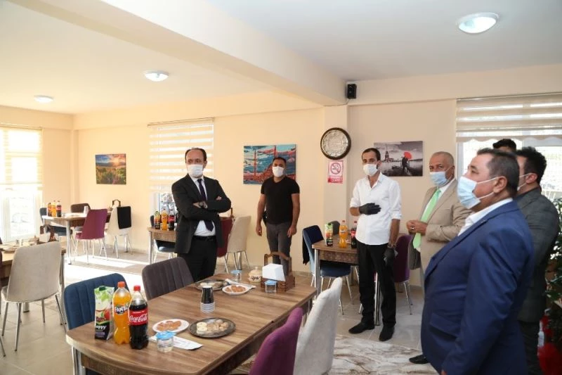 Kaymakam Solak kafe açılışına katıldı
