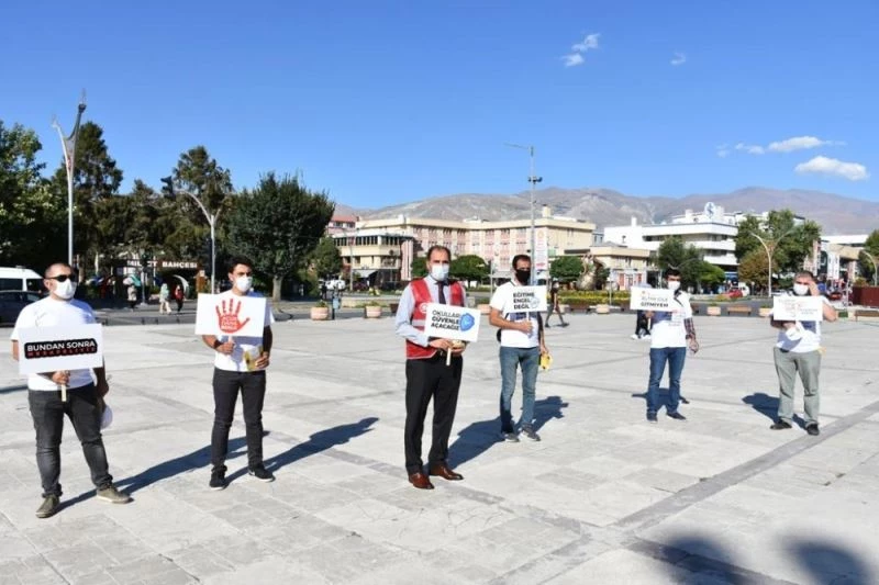 Erzincanlı öğretmenlerden 