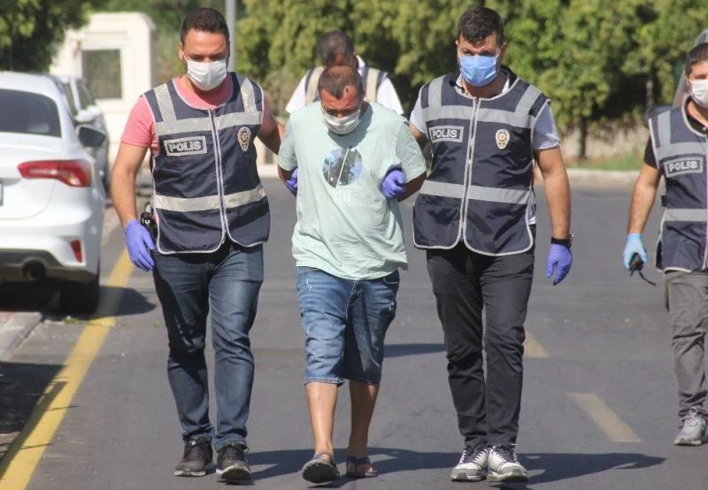 Market sahibi kadını taciz edip darp eden zanlının yakalanma anı kamerada
