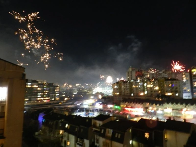 Kosova yeni yılı havai fişeklerle karşıladı
