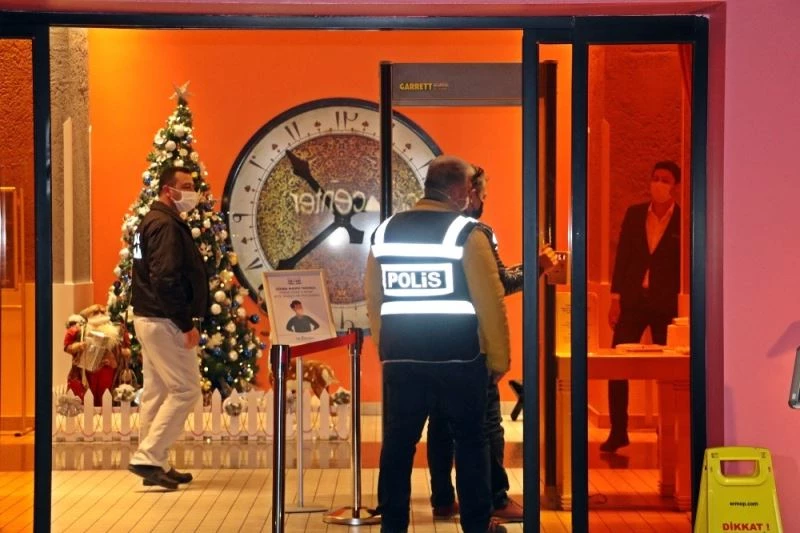 Antalya’da polis eğlence mekanları ve otelleri denetledi
