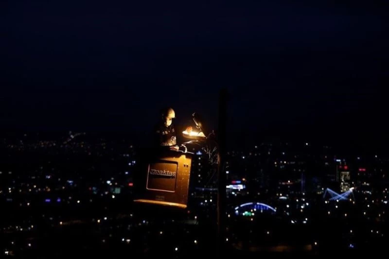 Yeni yılı kesintisiz enerji mesaisiyle karşıladılar
