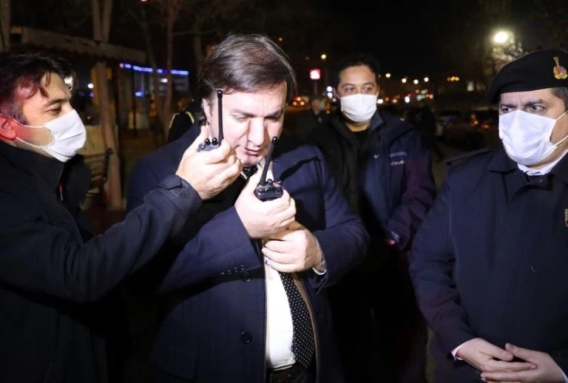 Vali Aydoğdu telsiz anonsuyla güvenlik güçlerinin yeni yılını kutladı
