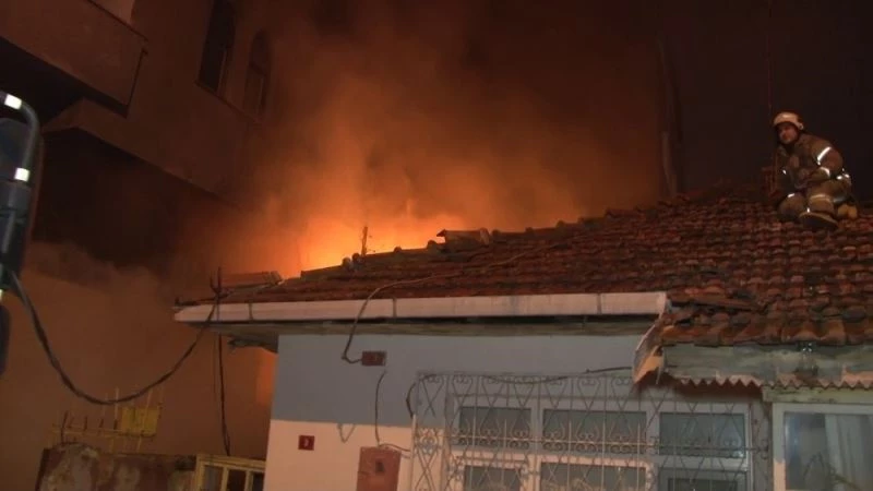 Ümraniye’de cila atölyesinde çıkan yangın paniğe neden oldu
