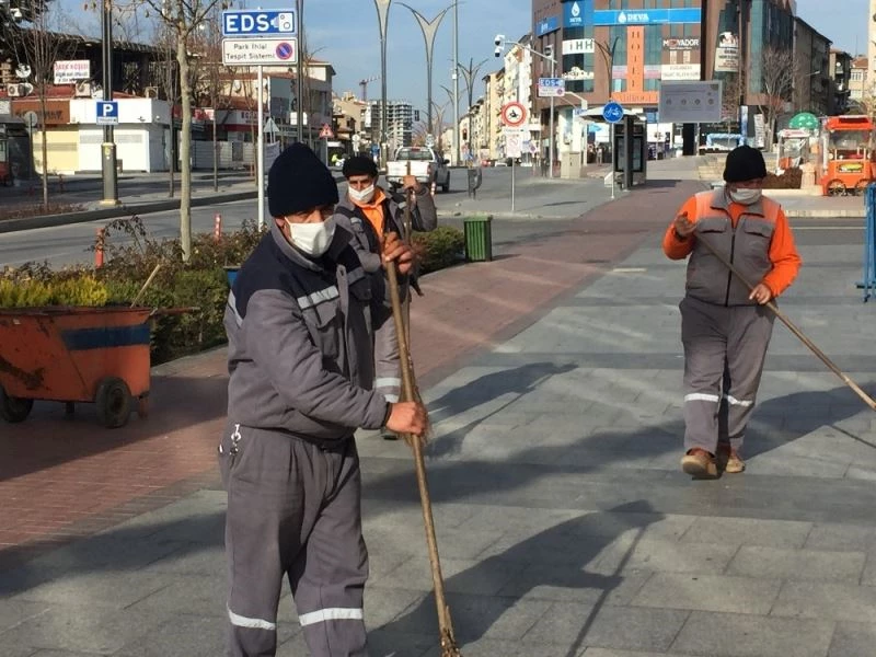 Herkes evinde, onlar mesaide
