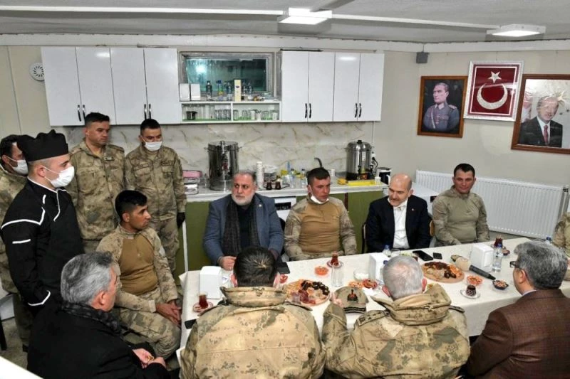 Milletvekili Gülaçar, yeni yıla Van’daki askerlerle girdi
