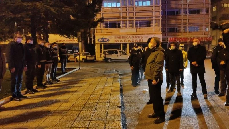 Yeni yılın ilk tatlıları, polis ve basın mensuplarına
