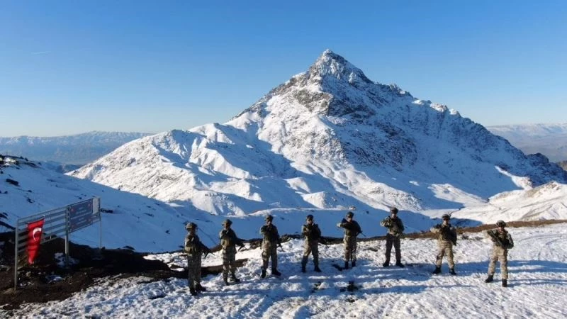 Teröristlerin inlerine giren kahramanlardan yeni yıl mesajı

