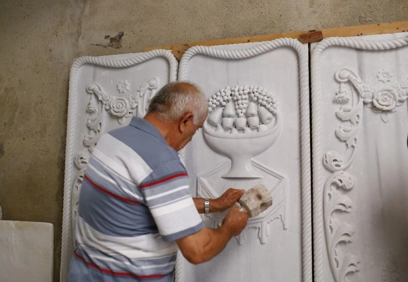 Evinin bodrumunu mermer atölyesine çevirdi
