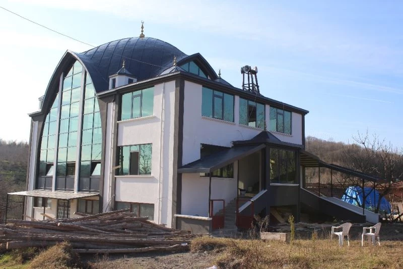 30 yıllık hattat ve ressam Emin Şeker’in eserleri hayranlık uyandırıyor
