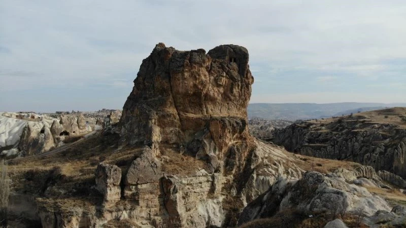 Bu mezarlar yerden 60 metre yükseklikte
