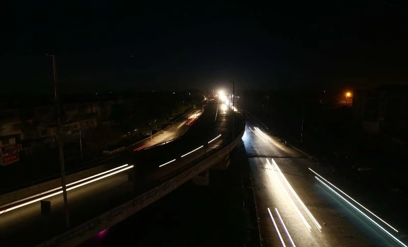 Pakistan Enerji Bakanı Khan: “Elektrik kesintisinin nedeni mühendislik hatası”
