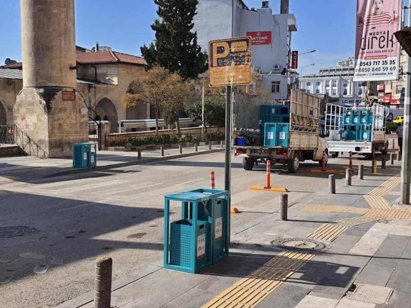 Sıfır Atık projesi kapsamında yeni çöp kutuları
